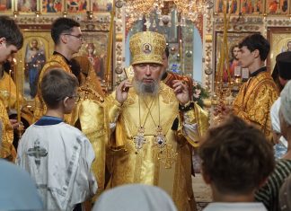 Митрополит Василий совершил Всенощное бдение в храме Рождества Христова посёлка Лорис