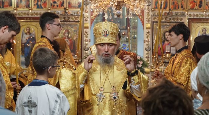 Митрополит Василий совершил Всенощное бдение в храме Рождества Христова посёлка Лорис