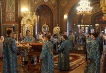 В канун праздника Почаевской иконы Божией Матери митрополит Василий совершил Всенощное бдение в Свято-Троицком соборе