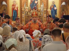 Митрополит Василий совершил Всенощное бдение в Свято-Пантелеимоновском храме города Краснодара
