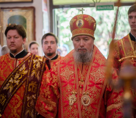 В день памяти святого мученика Иоанна Воина митрополит Василий совершил Божественную литургию в тезоименитом храме