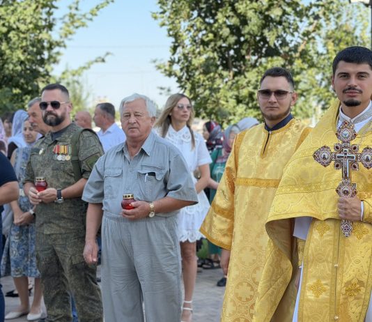 Всероссийская акция памяти погибших волонтёров прошла у стен храма Рождества Христова в станице Динской