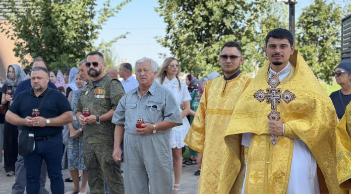 Всероссийская акция памяти погибших волонтёров прошла у стен храма Рождества Христова в станице Динской