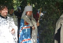 Митрополит Василий совершил панихиду по митрополиту Виктору (Святину)
