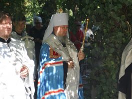 Митрополит Василий совершил панихиду по митрополиту Виктору (Святину)