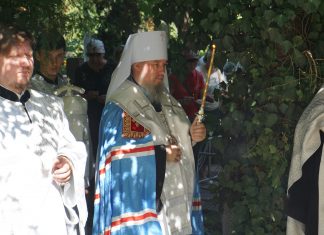 Митрополит Василий совершил панихиду по митрополиту Виктору (Святину)