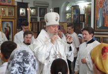 Митрополит Екатеринодарский и Кубанский Василий совершил Всенощное бдение в храме Преображения Господня