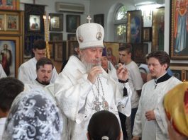 Митрополит Екатеринодарский и Кубанский Василий совершил Всенощное бдение в храме Преображения Господня
