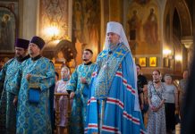 В канун праздника Успения Божией Матери митрополит Василий совершил Всенощное бдение в Свято-Екатерининском соборе города Краснодара