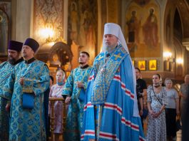 В канун праздника Успения Божией Матери митрополит Василий совершил Всенощное бдение в Свято-Екатерининском соборе города Краснодара