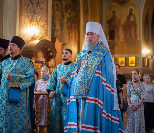 В канун праздника Успения Божией Матери митрополит Василий совершил Всенощное бдение в Свято-Екатерининском соборе города Краснодара