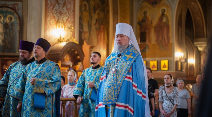 В канун праздника Успения Божией Матери митрополит Василий совершил Всенощное бдение в Свято-Екатерининском соборе города Краснодара