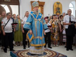 Митрополит Василий совершил Божественную литургию в монастыре в честь иконы Божией Матери «Нерушимая стена»