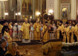 Митрополит Василий совершил Всенощное бдение в Свято-Екатерининском кафедральном соборе