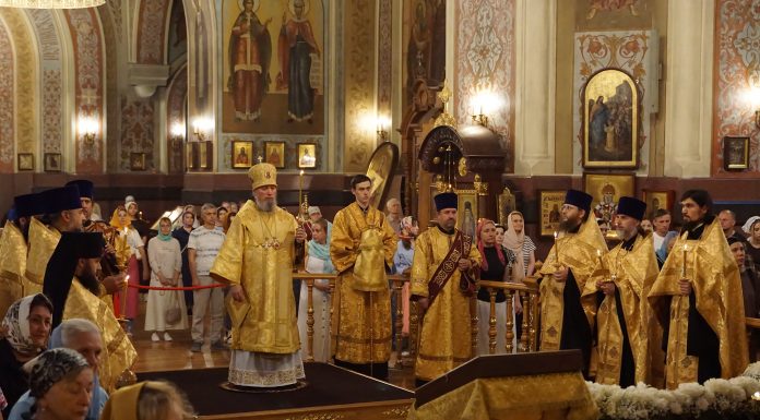 Митрополит Василий совершил Всенощное бдение в Свято-Екатерининском кафедральном соборе