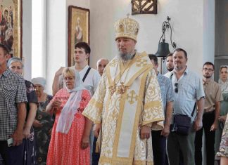 В праздник великомученика и целителя Пантелеимона, в Неделю 10-ю по Пятидесятнице митрополит Василий совершил Божественную литургию в Свято-Никольском храме посёлка Индустриального
