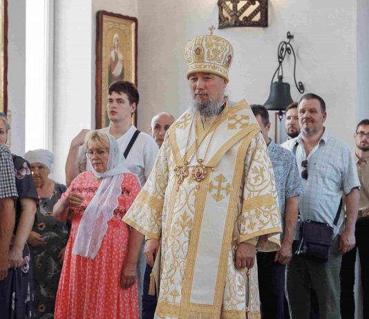 В праздник великомученика и целителя Пантелеимона, в Неделю 10-ю по Пятидесятнице митрополит Василий совершил Божественную литургию в Свято-Никольском храме посёлка Индустриального