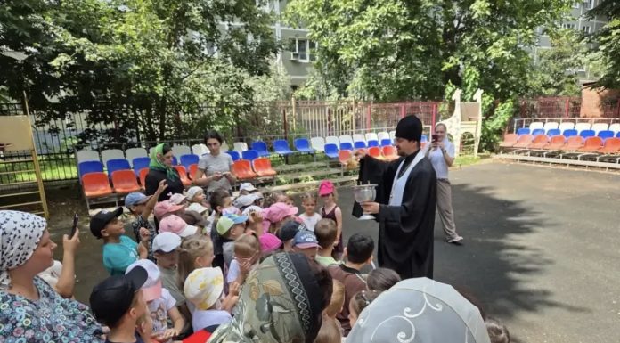 Священнослужители Екатеринодарской епархии посетили детские сады в праздник Преображения Господня