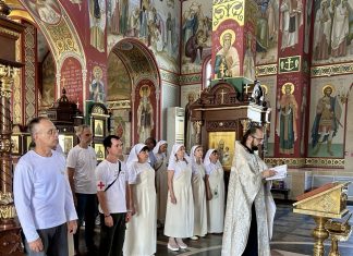 В храме Святого Духа состоялся водосвятный молебен с участием сестер милосердия