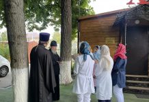 Митрополит Василий посетил временный храм святителя Луки Крымского при Краевой клинической больнице скорой медицинской помощи