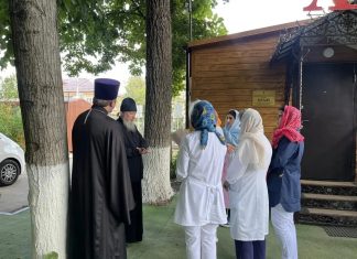 Митрополит Василий посетил временный храм святителя Луки Крымского при Краевой клинической больнице скорой медицинской помощи