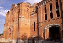 Митрополит Василий посетил строящиеся храмы и православный детский сад в Динском районе