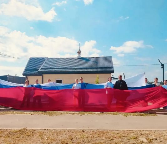 Ученики школы № 108 встретились с настоятелем храма в честь иконы Божией Матери «Знамение»