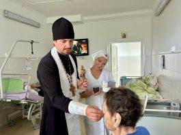 Иерей Михаил Монтиков совершил Таинство Елеосвящения над пациентами хосписа