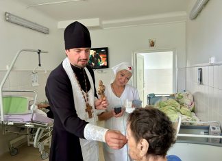 Иерей Михаил Монтиков совершил Таинство Елеосвящения над пациентами хосписа