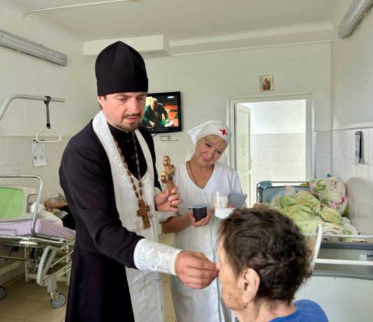 Иерей Михаил Монтиков совершил Таинство Елеосвящения над пациентами хосписа