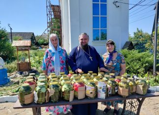 Прихожане Покровского храма станицы Холмской отправили гуманитарную помощь бойцам СВО