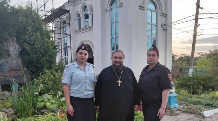 В Абинском районе полицейские и священник обсудили вопросы профилактики правонарушений