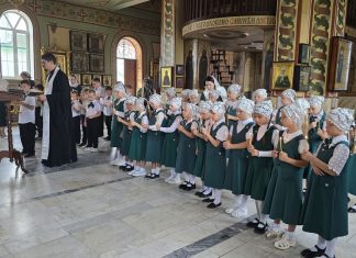 Ученики православной школы имени Михаила Лекторского приняли участие в молебне