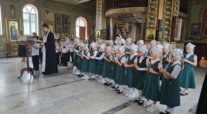 Ученики православной школы имени Михаила Лекторского приняли участие в молебне