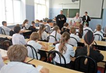 Священник посетил этнодень «Живое наследие» в школе № 1 станицы Динской