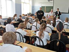 Священник посетил этнодень «Живое наследие» в школе № 1 станицы Динской
