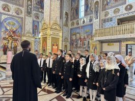 Ученики казачьего класса посетили с экскурсией храм Рождества Христова