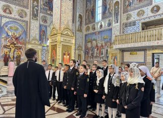 Ученики казачьего класса посетили с экскурсией храм Рождества Христова