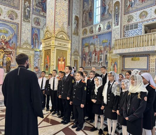 Ученики казачьего класса посетили с экскурсией храм Рождества Христова