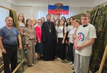 Студенты медколледжа посетили штаб помощи при храме Святой Троицы