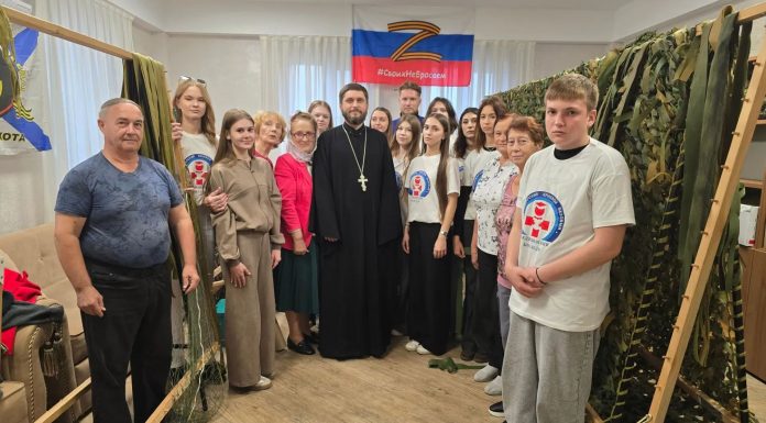 Студенты медколледжа посетили штаб помощи при храме Святой Троицы