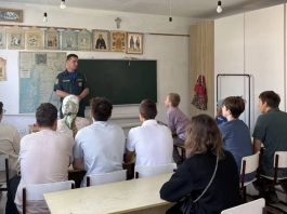 В храме Казанской иконы Божией Матери состоялась встреча с сотрудником МЧС