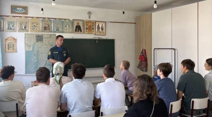 В храме Казанской иконы Божией Матери состоялась встреча с сотрудником МЧС