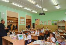 В станице Саратовской священник провел в школе «Час духовности»