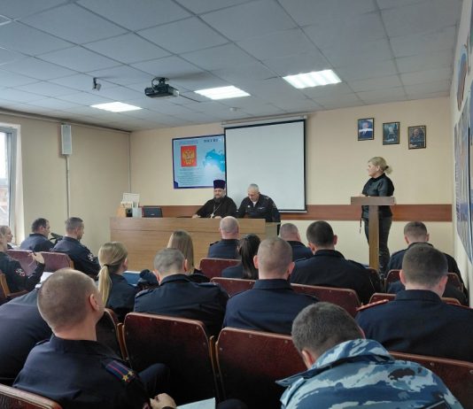 Благочинный Абинского округа рассказал сотрудникам полиции о единстве народов и христианских ценностях