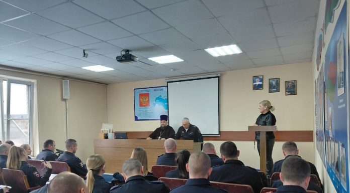 Благочинный Абинского округа рассказал сотрудникам полиции о единстве народов и христианских ценностях