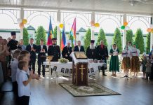 Митрополит Василий принял участие в торжественной линейке ко Дню знаний
