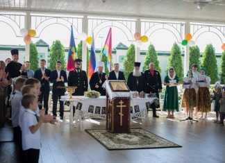Митрополит Василий принял участие в торжественной линейке ко Дню знаний