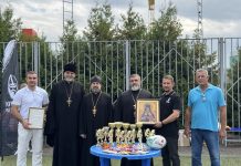 Священнослужители посетили межрегиональные соревнования по регби, посвящённые памяти святителя Николая Японского