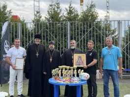 Священнослужители посетили межрегиональные соревнования по регби, посвящённые памяти святителя Николая Японского